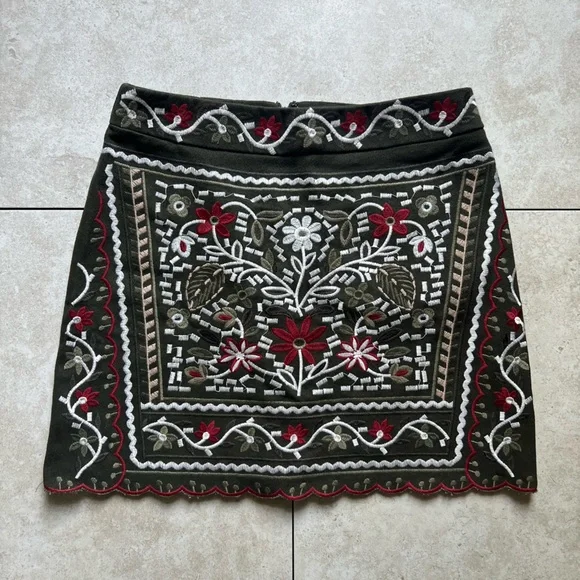 Francesca Women’s Skirt - Picture 2 of 4